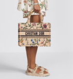 DIOR BOOK TOTE Natural with Dior (36 x 27.5 x 16.5 cm). - Image 4