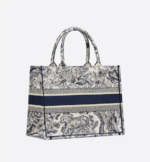 DIOR BOOK TOTE Blue Toile de (36 x 27.5 x 16.5 cm). - Image 2