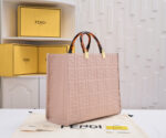 4 colors simple letter logo handbag. - Image 6
