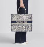 LARGE DIOR BOOK TOTE Blue Toile de (42 x 35 x 18.5 cm). - Image 2