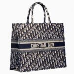 Dior Book Tote Bag In Blue Oblique Canvas. - Image 3