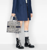 DIOR BOOK TOTE Blue Toile de (36 x 27.5 x 16.5 cm). - Image 5