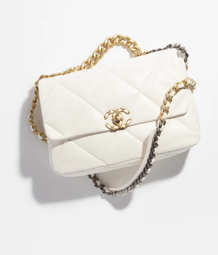 6DA18265-C36F-306E-C453-B76DF0F33C74-1 19 LARGE HANDBAG. - Image 1