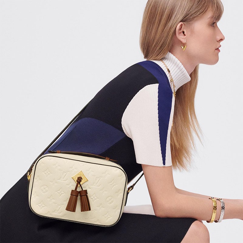 8F86BAC3-33C0-9D80-FCBC-6B9DD6083ED9 M44597 onge. - Image 1