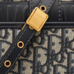 30 MONTAIGNE  BAG WITH CHAIN Blue.