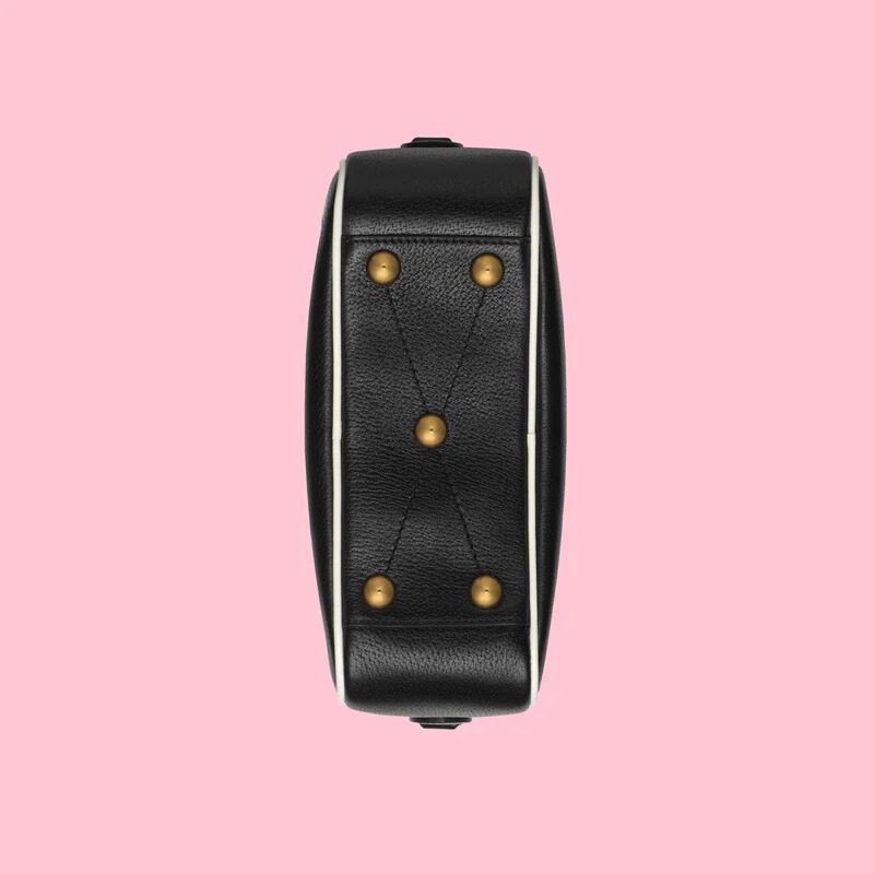 B041B385-1FA3-8460-6335-E15196431F00 small shoulder bag. - Image 1