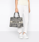 DIOR BOOK TOTE Blue Toile de (36 x 27.5 x 16.5 cm). - Image 5