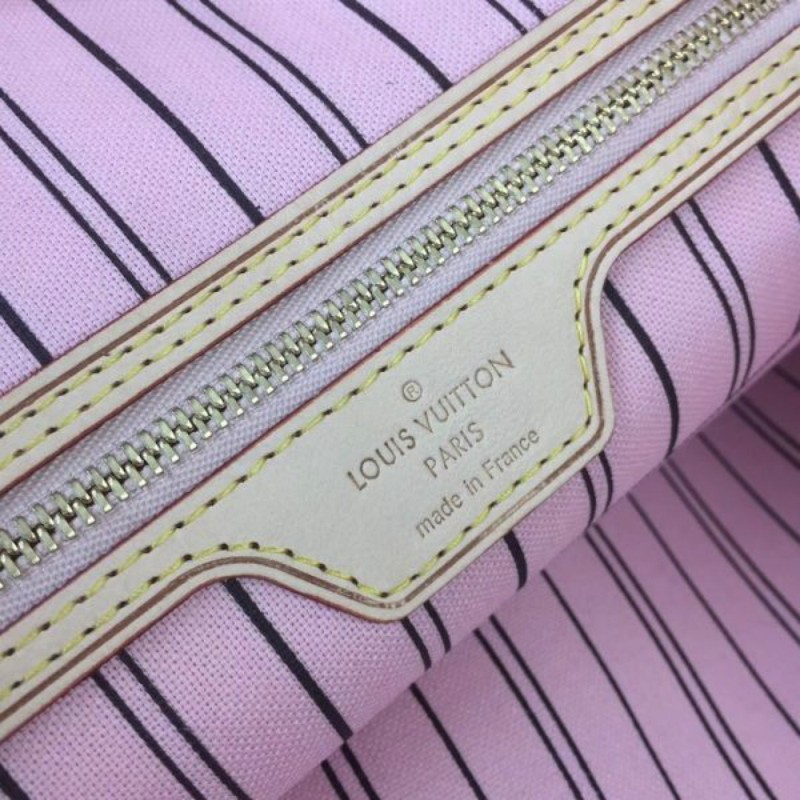 BFFFDCCF-22ED-8BDC-724A-2B651CEC699D bag M50366. - Image 1