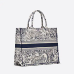 LARGE DIOR BOOK TOTE Blue Toile de  (42 x 35 x 18.5 cm).