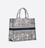 LARGE DIOR BOOK TOTE Blue Toile de (42 x 35 x 18.5 cm).