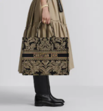 LARGE DIOR BOOK TOTE Black and White (42 x 35 x 18.5 cm). - Image 2