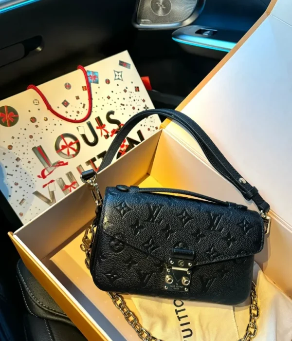 ⭐⭐⭐⭐⭐The LV Small Messenger Bag exceeded my expectations! The delivery was very fast and the replica designer handbags is of impeccable quality. It is exactly as shown in the video.