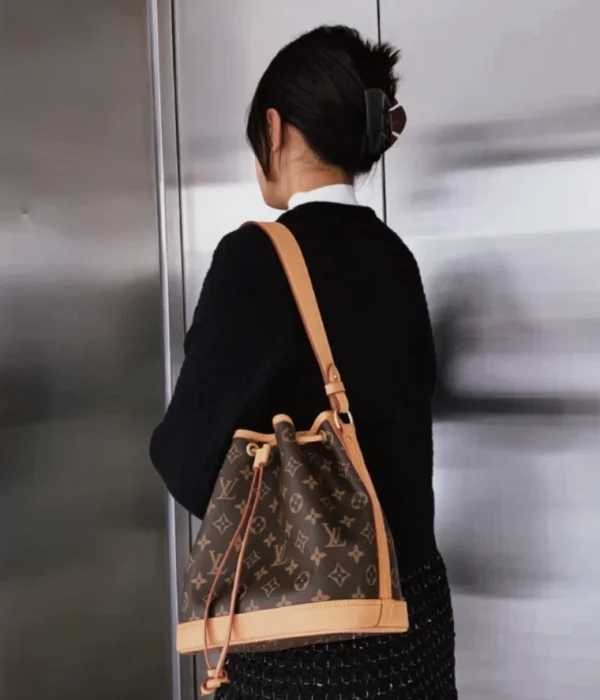 ⭐⭐⭐⭐⭐The Louis Vuitton NOE BB bag arrived in record time and I was pleasantly surprised by the quality. It is just as stunning as in the video!